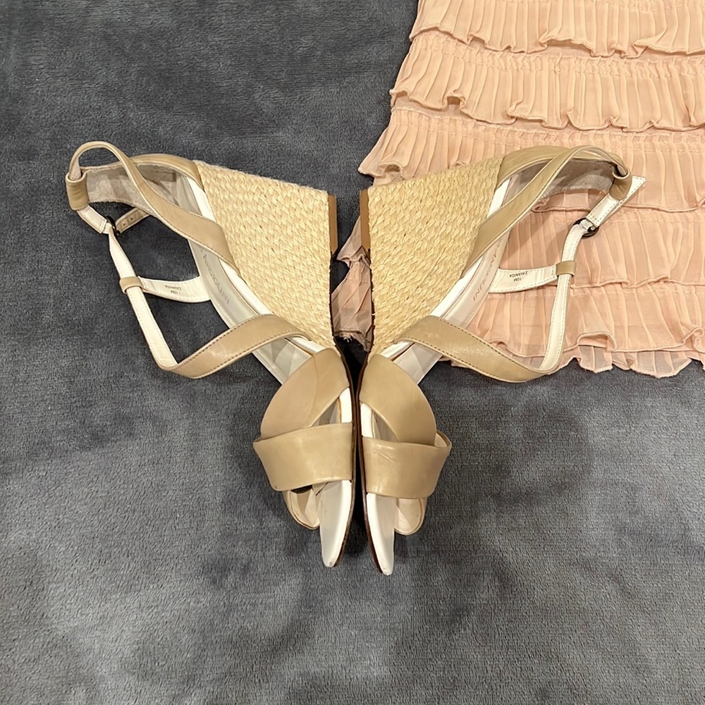 Enzo Angiolini Wedge Sandals. Beige. Size 10. Leather